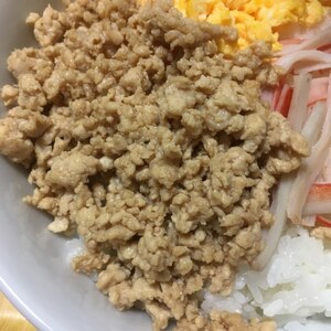 にんにくと生姜風味の鶏そぼろ